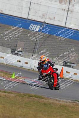 media/Nov-26-2022-Fastrack Riders (Sat) [[b001e85eef]]/Level 1/Session 3 Outside Turn 9/